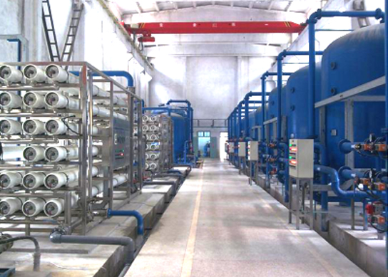 除鹽水水設(shè)備分為膜處理設(shè)備、離子交換設(shè)備及電滲析設(shè)備，根據(jù)客戶(hù)的需求，匯眾公司為客戶(hù)量身定制個(gè)性化方案，為客戶(hù)提供不同類(lèi)型的除鹽水設(shè)備的制造、安裝、調(diào)試等一條龍服務(wù)。